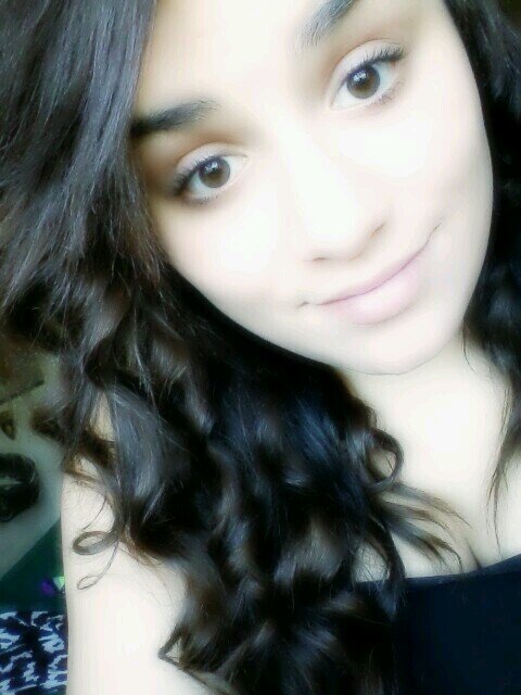 im Destini. Im 17. i love music.