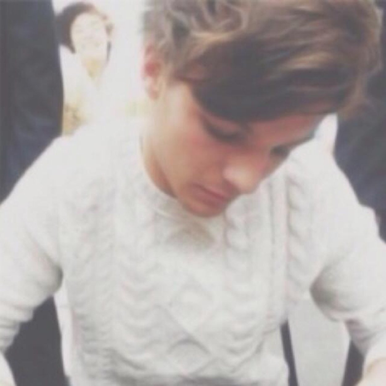 PLEASE FOLLOW @juicydroplouis BECAUSE SHE JUST GAVE YOU A FREE FOLLOW K THANKS