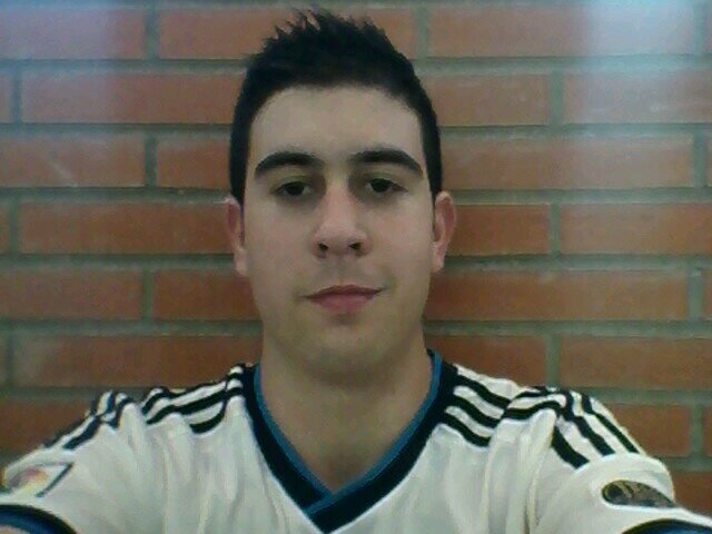 lorancalberto's profile picture. Estudiante de 2 de bachiderato. Trabajando. Ya van 19 veranitos. No es oro todo lo que reluce.