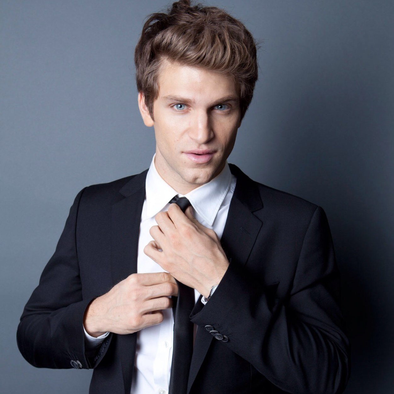 Just a handsome vampire trying to control the world. I shall make all bow before me. ((OC RP. 18+ in DMs.))