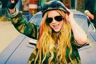 Avril Lavigne por você ando de skate porque sou black star com muito orgulho.... together with you forever the end