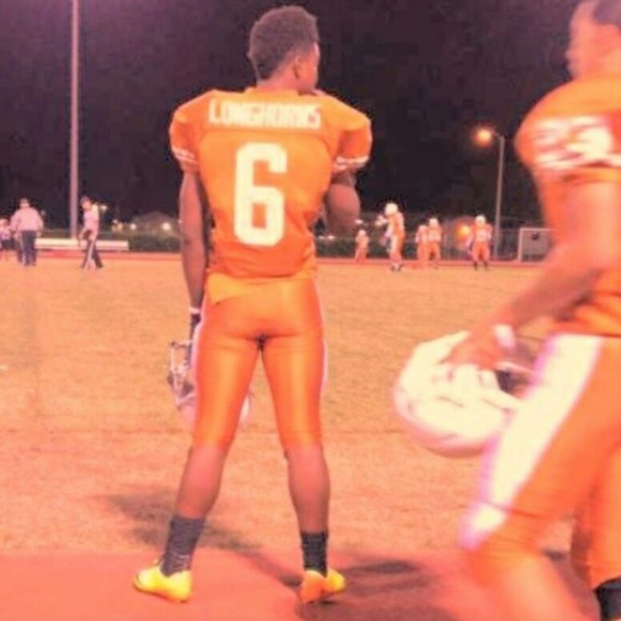 •Football -Running Back •Boxing • IG: @yga_ike •Sissy: @LilBlondieee_