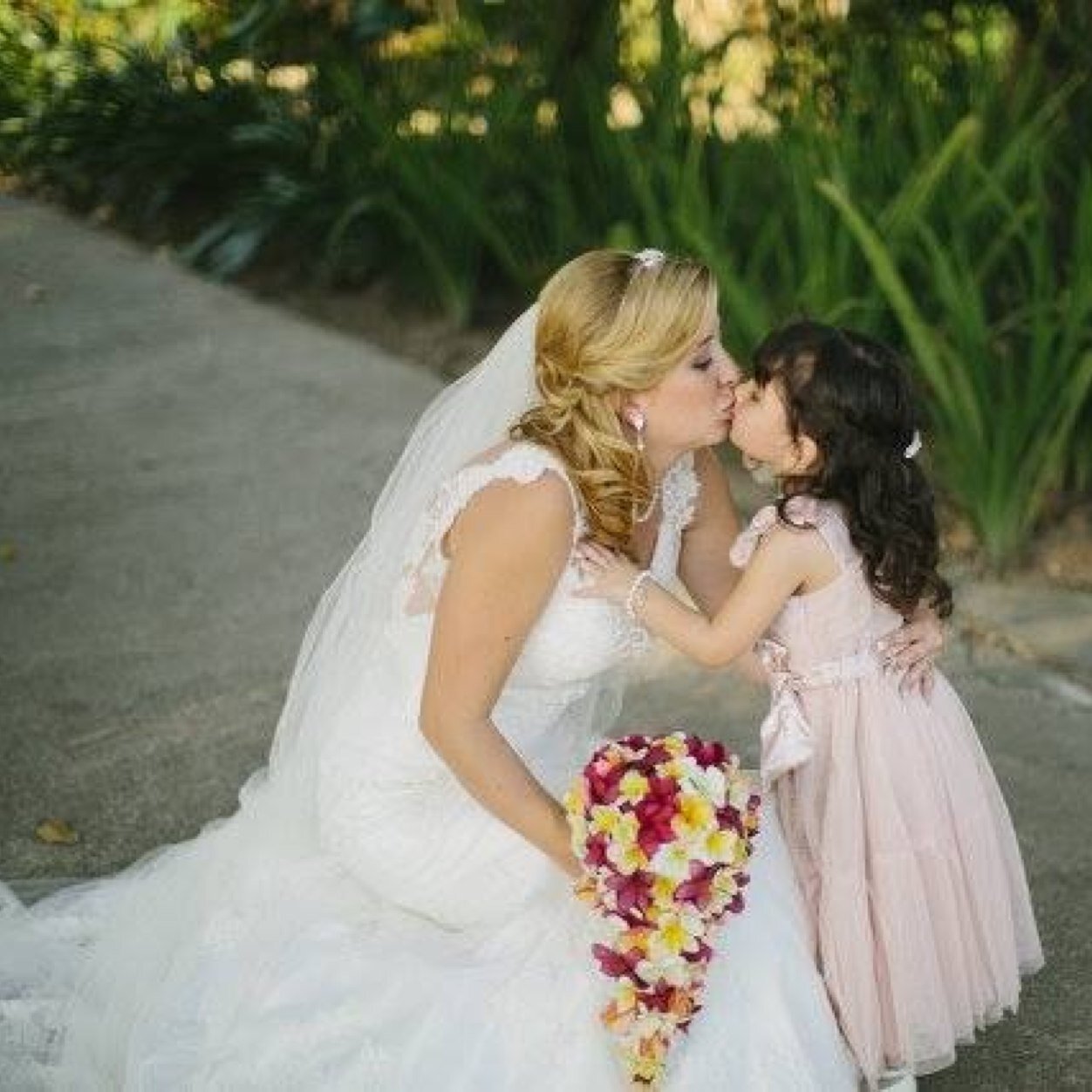 I am a mam to a beautiful little girl Layla and another baby on the way. Married my amazing man on the 3rd October 2013! Family are most important to me! Xxx