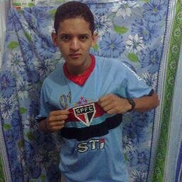 adoro futbol, sou tricolo paulista de verdade.e curto a paz.