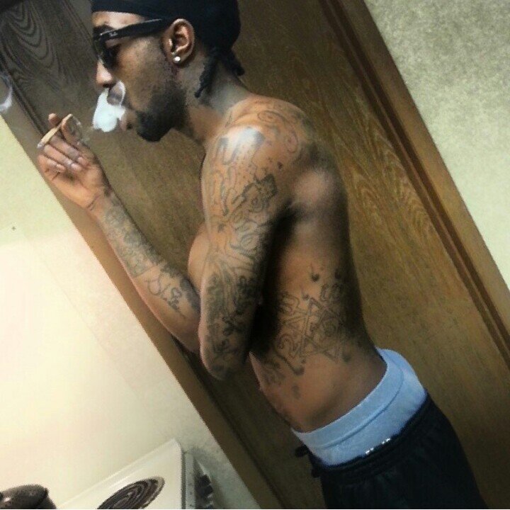 Blessed r the real pray for the fake..Artist/Hustler /Selfmade Get $$$$.. In God I Trust..From da Streets to the Music #YeaYea#GD#Fuckwit da campaign