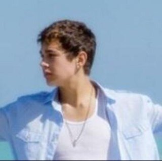 hey hey!!! so i NEED some help on how to get @austinmahone to follow me!! can yall help me please ;)