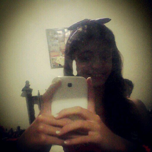 Uma menina alegre , divertida ,       brincalhona e um pouco maluca!!                  Prazer , EU