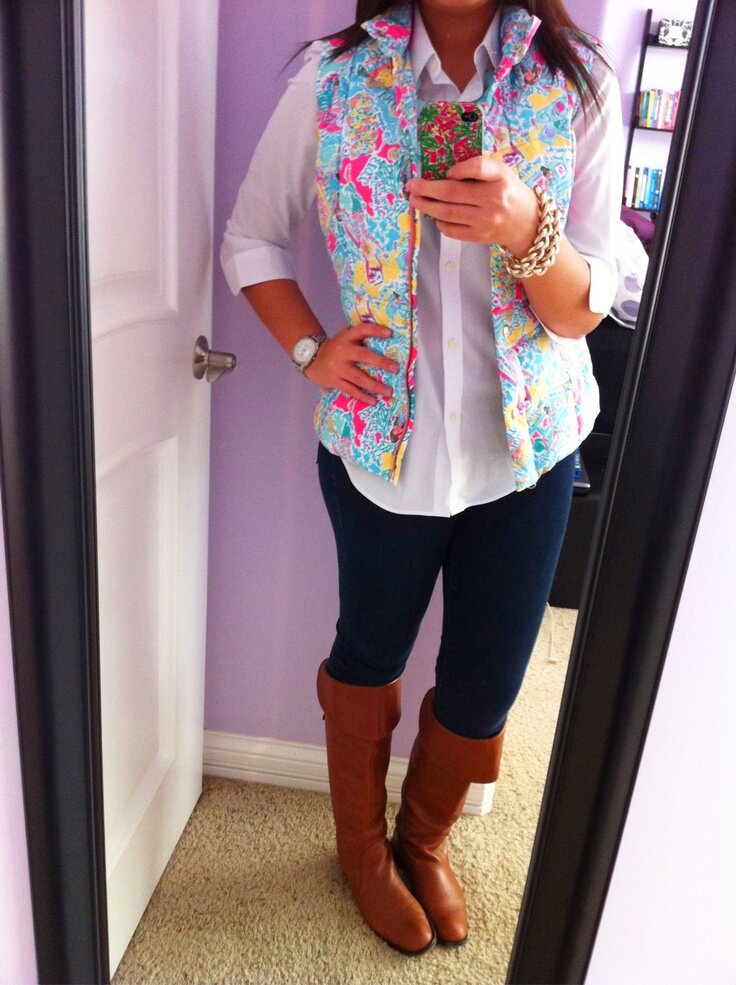 Being Southern is a privledge. Football, pearls, diet coke, Lilly, and all things organized make me happy.