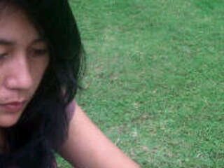 Jika oranga yg kamu syang tdk mengerti cara mencintaimu saat kamu dekat dengannya maka pergilah menjauh agar dia mengerti arti rindu