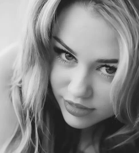 Who says
Who says you're not perfect
Who says you're not worth it
Who says you're the only one that's hurting
Trust me
That's the price of beauty
Who says