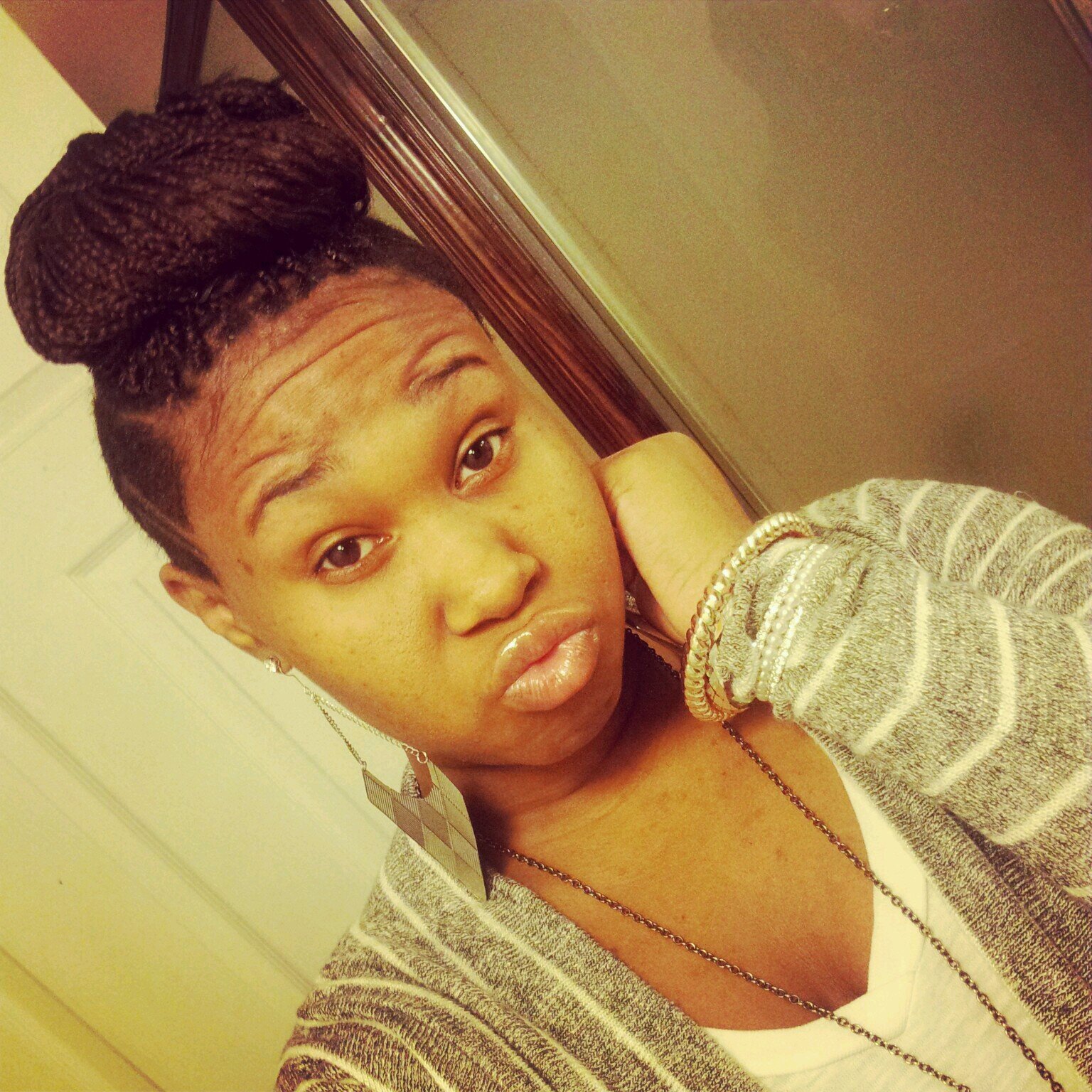 .i love doing hair i retwist dregs i do tracks braids everything.*hair is life get at me!♡