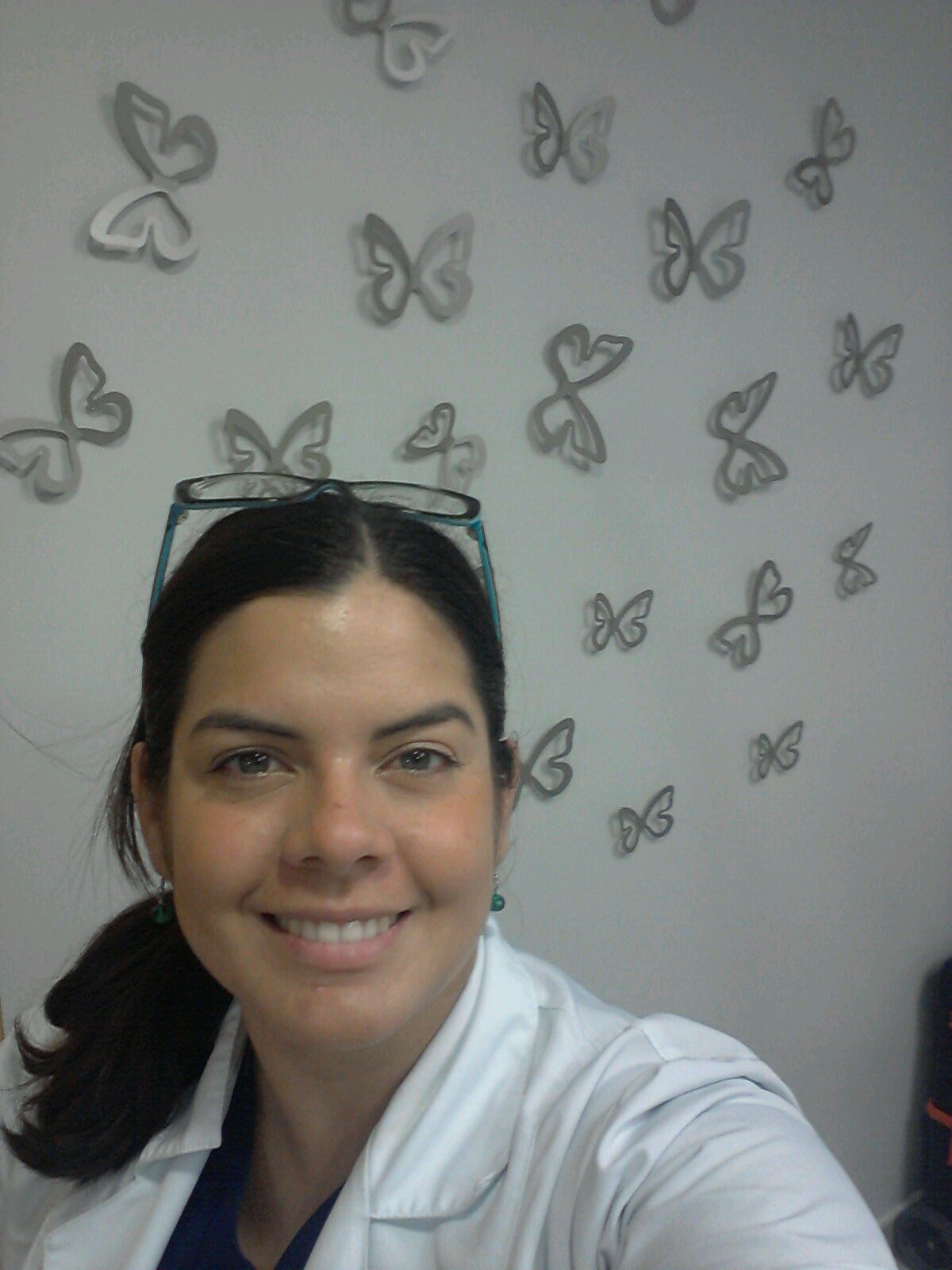 Odontólogo Universidad de Carabobo, Periodoncista Pontificia Universidad Javeriana