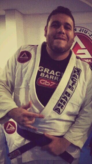 Lutador de jiu-jitsu Gracie Barra Team.
Grande apreciador de MMA..
Namorando com Mariane Marjorye!!