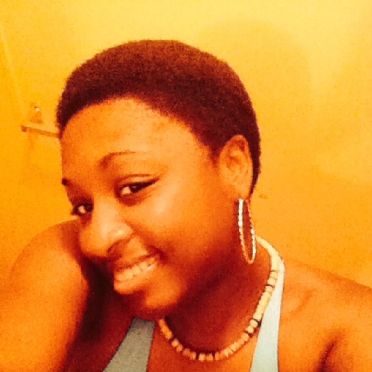 Love god who is my main priority I love to hoop its my life, just an ordinary girl who wants to make it