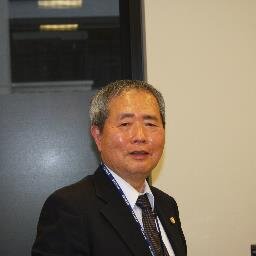 私は，恥ずかしい。なぜかというと。人生の大半で「先生」と呼ばれる職に就いてきた。いまもそうだ。あとは，ほんとうの「先生」になるしかない。