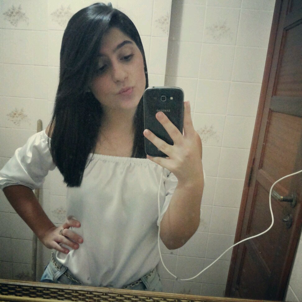 Palavras que me definem: doida, divertida e rockeira! Venha descobrir mais sobre meu mundoO! Me segue ;)