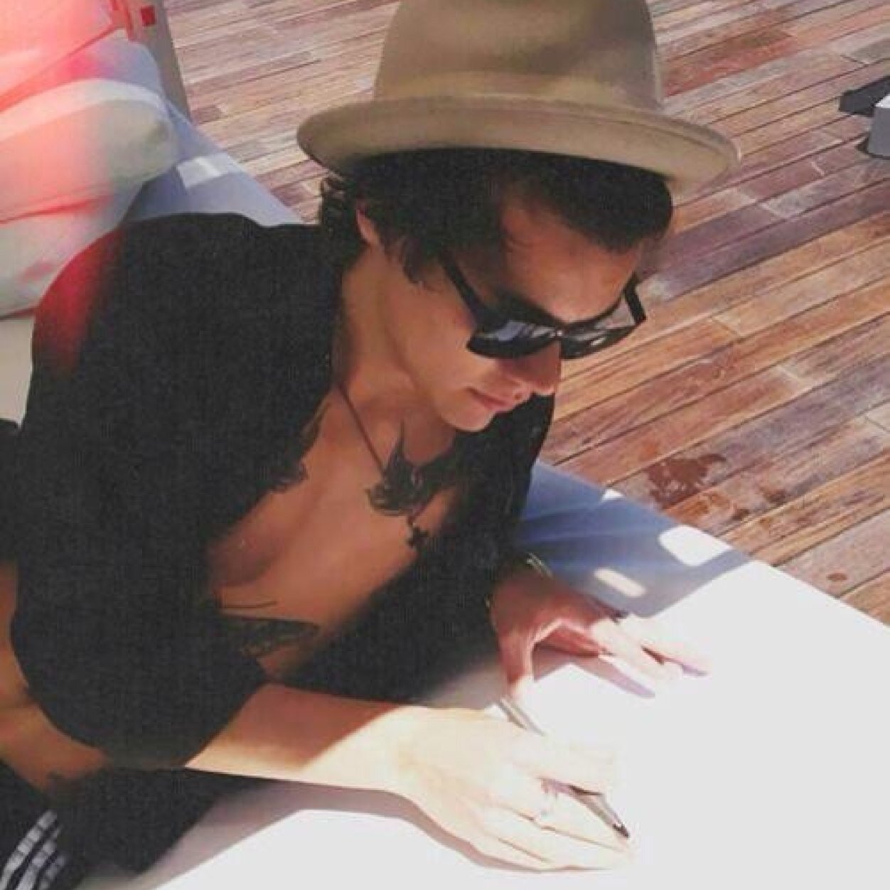i gave you a free follow so now go follow my main @HarryIWouldForU