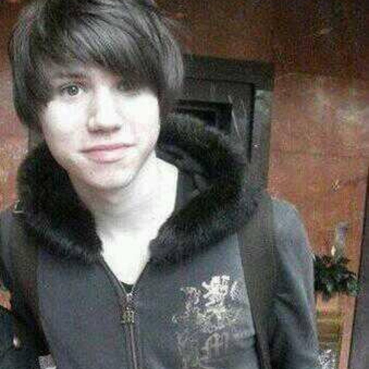 free follow from @DreamingNovelli i fricking love you
