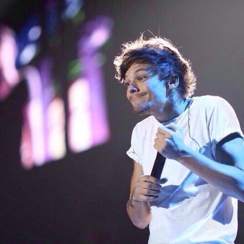 You just got a free follow from @fearleslarry ♡ she follows back :)
