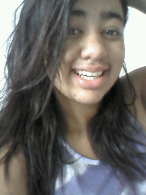 ''O caminho para a felicidade está em vivermos o presente. Não volte ao passado e nem fique tentando adivinhar o futuro'' Segue q sigo de volta!
