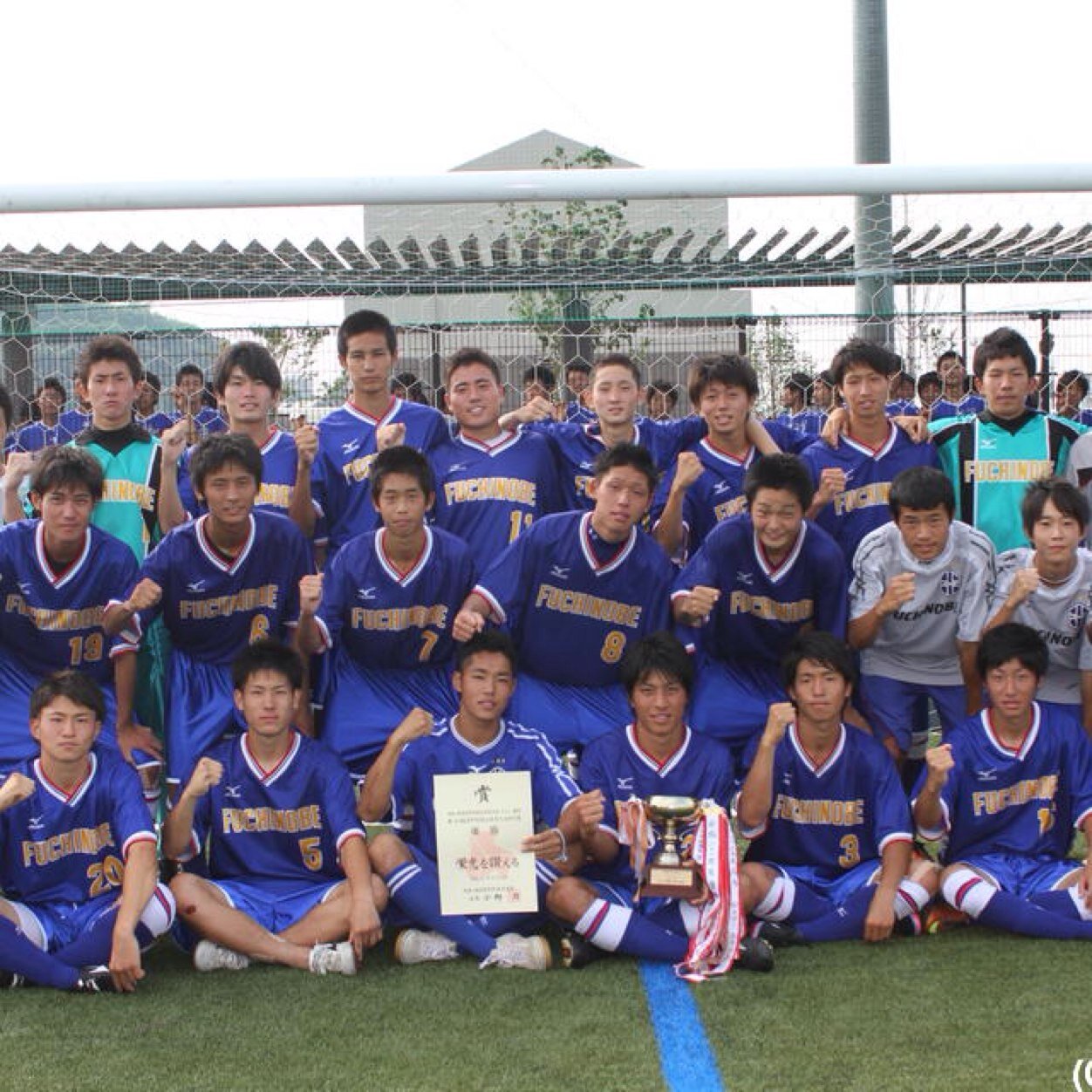 ট ইট র 渕野辺高校サッカー部の気持ち 明日は多摩大目黒 と試合です 皆さん気持ち入れて魂入れて戦いましょう 夜更かしなどしないように 特に二年生の竿下くん 近藤くん 塚越くん 中島くん 一年生の安藤くん ごっちゃん
