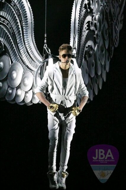 One of dozens of accounts Indonesian Belieber & Original twitter for give the latest news/updates about @justinbieber♡