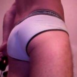 uniformado10's profile picture. 