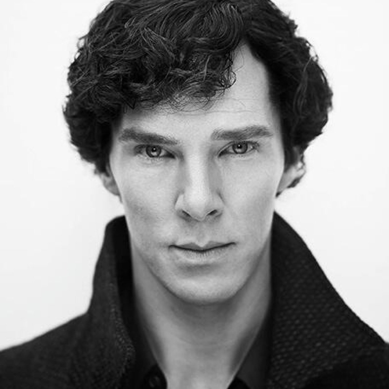 Hello, Please follow @MerlinJacinda :) Get her to 2K :) Ask for a follow back :) #Sherlock