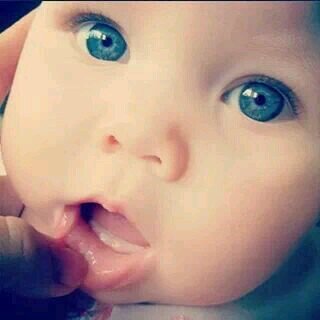 Hi! I'm 3 years old and I'm @Louis_Tomlinson's son but he doesn't know :p