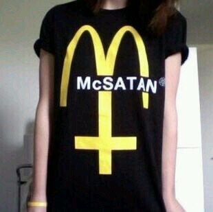 darksatanalove's profile picture. 'non serve a niente rifugiarsi nei sogni e dimenticarsi di vivere'