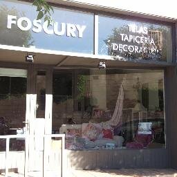 Decoradores de interiores con más de 20 años de experiencia a nivel Internaional. Telas, tapizados, confecciones, regalos, muebles...