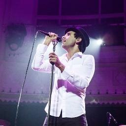 hello, I am a mikafreak. Mika is my idol .. I love him so much .. is the reason for my smile ♥