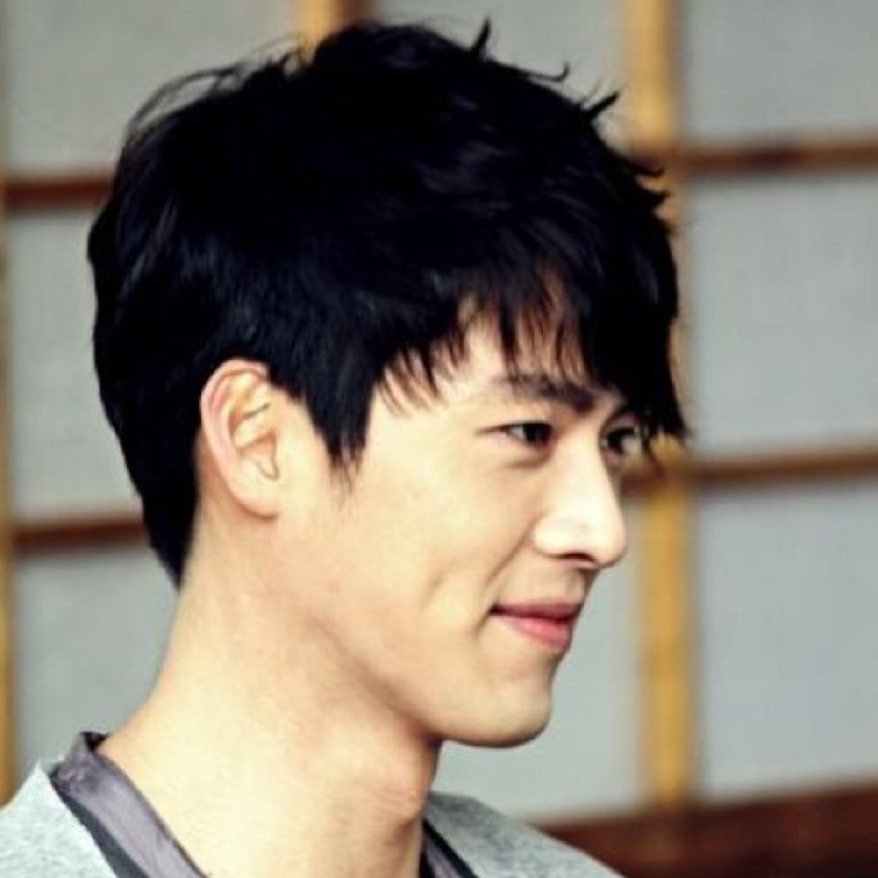 이는 현빈. 한국의 배우다. 이것이 나의 공식 지저귀 페이지. 나는 내가 누구인지 그리고 나는 무엇보다도 하나님을 사랑했습니다. 단일 및을 찾길 특별한 사람이 ^