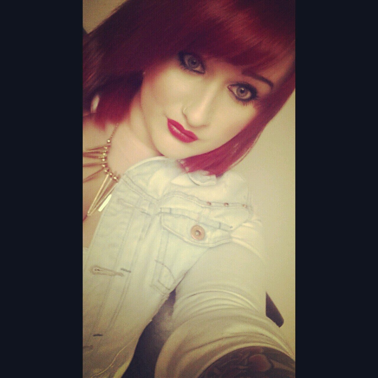Derbyshire/Wales || 5ft3 || Single || Hairdresser