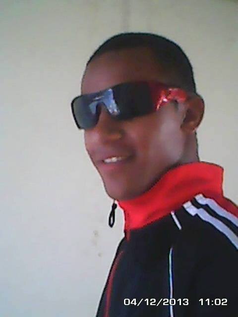 Gosto de ajudar meu proximo,e fazer pessoas-se sentirem felizes.