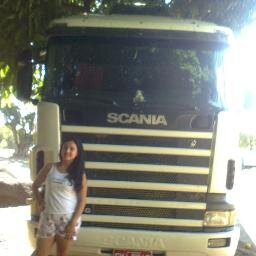 eu sou uma pessoa que ama estrada   !! q ama viajar de caminhão!!! eu amo animais de estimação!!!