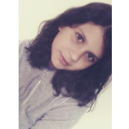 Sempre me lembro dos detalhes mais banais, da cara feia quando eu conheci seus pais, seus olhos verdes meio cinza no verão, e daquela canção ♪♫  0/3
