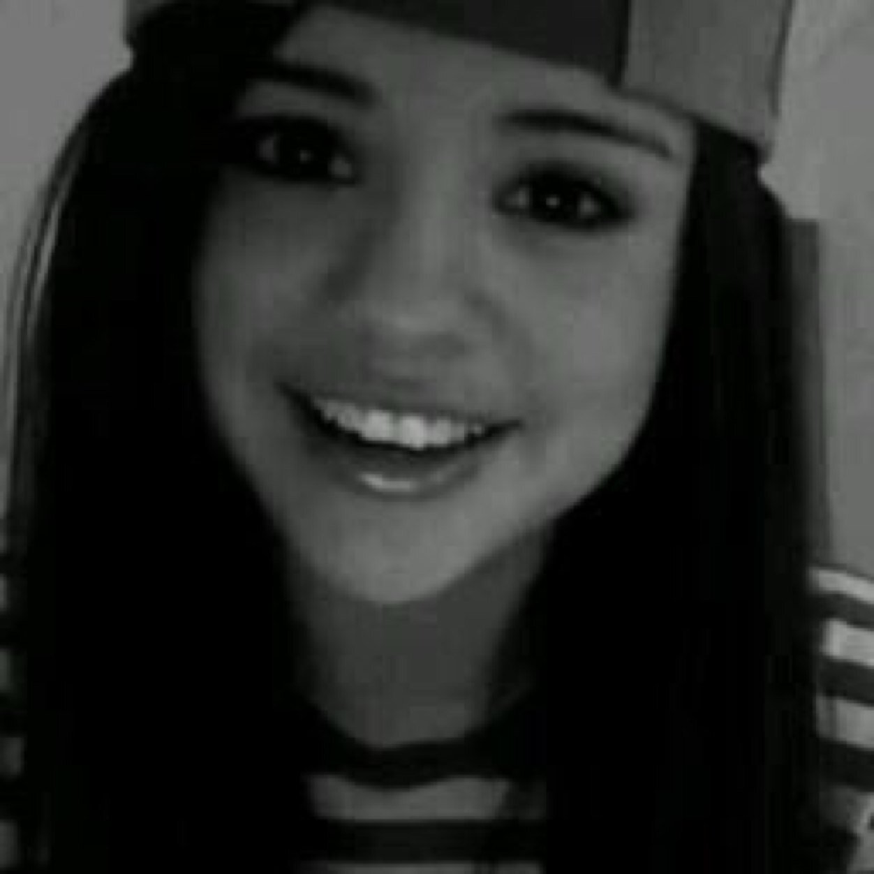 Belieber, alboranista, selenator. ~(4-813) Pablo Alborán~ ~(16-8-13) Melendi~ El Rubius. The beliebers are the best fans, bitch. Be yourself. Thanks, Selena.