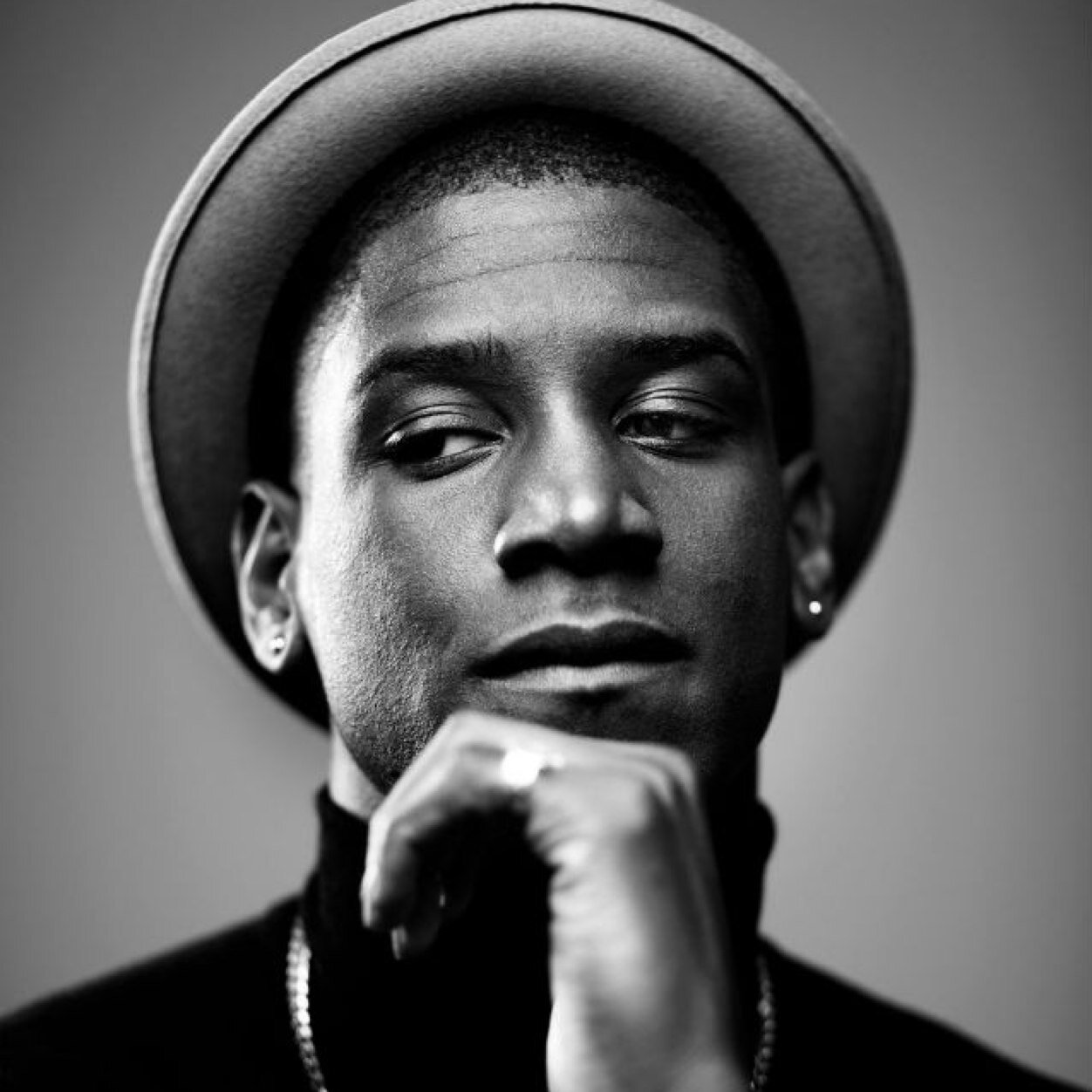 Hey! This is an italian fan page for the amazing Labrinth! I hope he will visit our country asap! X