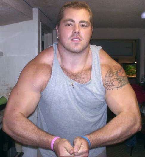 SimasSergio's profile picture. I'm trying to be the best me I can be.

I was born in Portugal on the island of Pico, I play semi-pro football and I enjoy lifting weights and such!