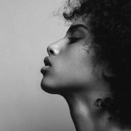 sleandaa's profile picture. ‏على هذه الأرض ما يستحق الحياة ♥