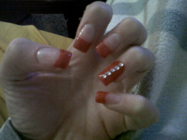 Uñas de Gel 15€, rellenos a 10€.