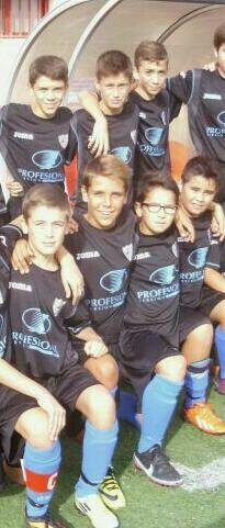 nacido el 4 del 2 del 2000 jugador del atl. olivarense viciao d united family