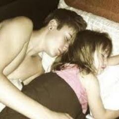 Belieber forever  :Você tem um sonho?
Não deixe os outros te derrubarem,lute por aquilo que você acredita.
-Justin Bieber