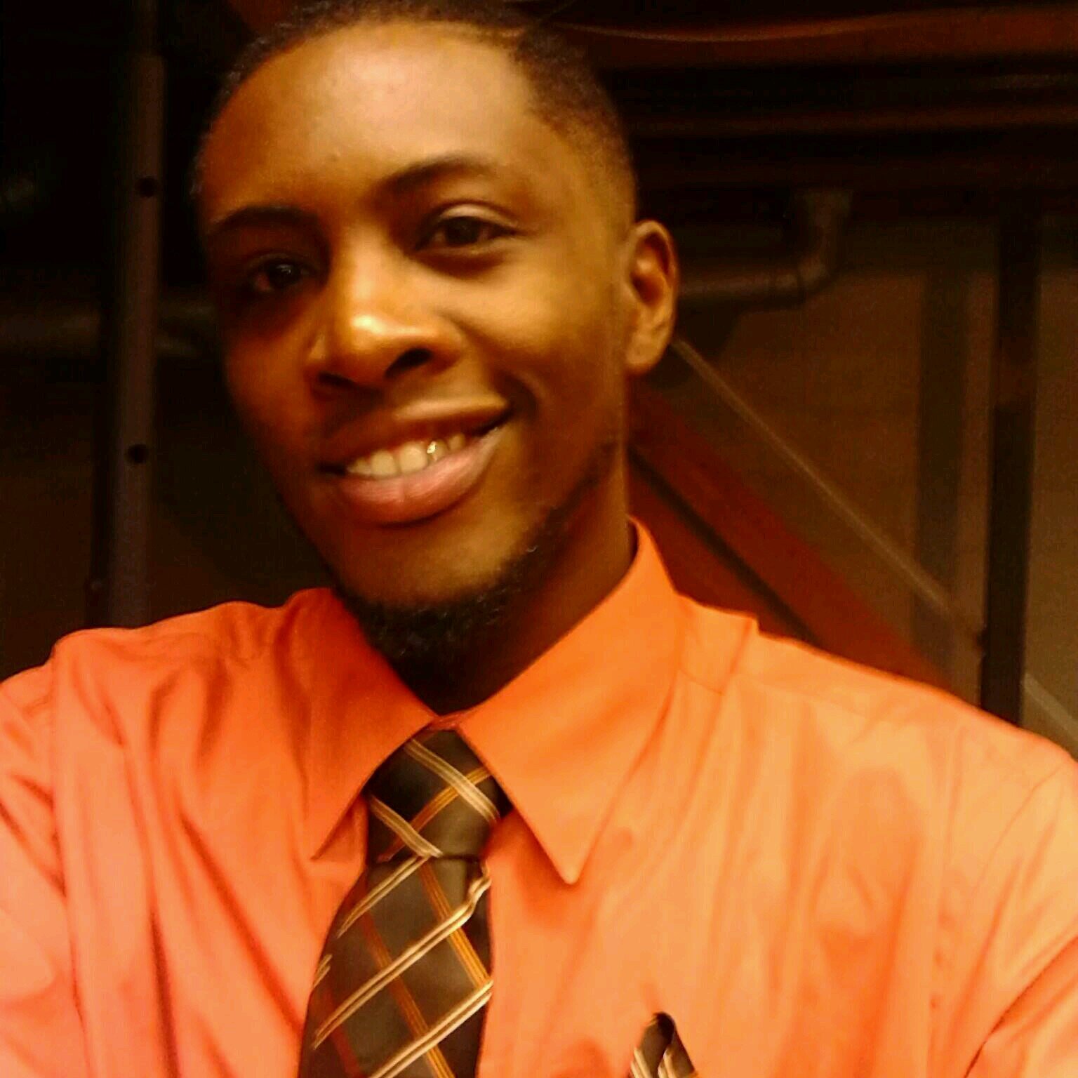 Young entrepreneur professional Barber apart with MCA (MOTOR CLUB OF AMERICA) AND EMPOWER NETWORK IM ABOUT MOVING FOWARD I HOPE WE CAN DO BUSINESS
