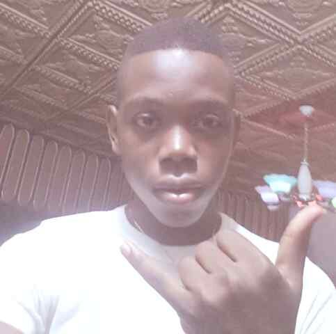 Follow me for cool tweets and funny pics no lame stuff, keeping it real so u can't hate,#holla @me if u need ma help online...