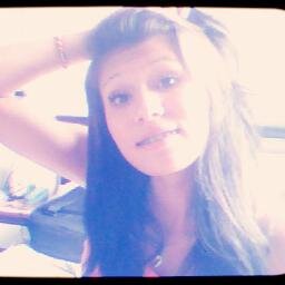 Querida pessoa que adora me ver pra baixo, não se esqueça que eu não guardo mágoas. Eu sou feliz do jeito que sou, não vou mudar por você e nem por ninguém.