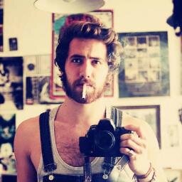Tem dias que eu não quero dizer nada. Quero apenas o direito de ficar calado sem ter que dizer o porquê de estar assim. @ClubeFollowBack