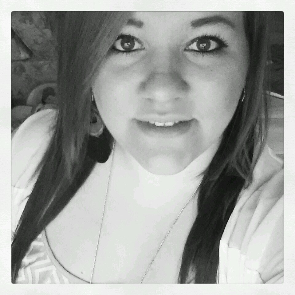 Mommy First ★ Student ★ 21 ★ On The Persuit Of Happiness★ Only one thing makes a dream impossible, the fear of failure.