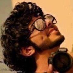 ليس من الضرورى ان تكون الذكريات مؤلمة حتى تبكينا ... احيانآ يكون بكاؤنا ... إشتياقآ لآصحابها ...